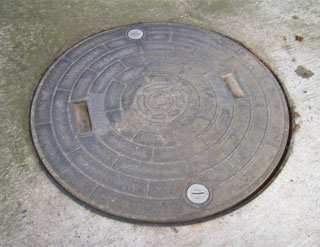 浄化槽用蓋の取り付け