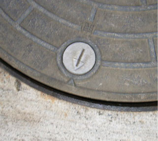 浄化槽用蓋の取り付け