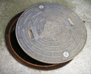 浄化槽用蓋の取り付け