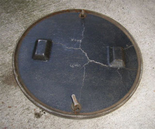 浄化槽用蓋の取り付け